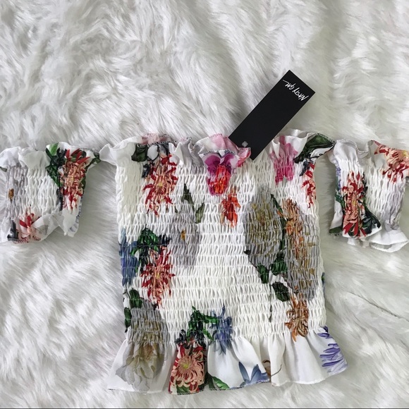 Nasty Gal Tops - Cropped smocked floral top